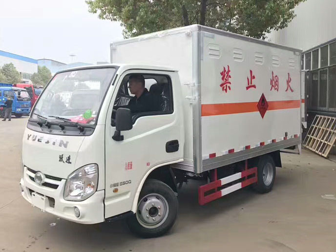 跃进3.3米汽油（蓝牌）气体厢式deep色客
